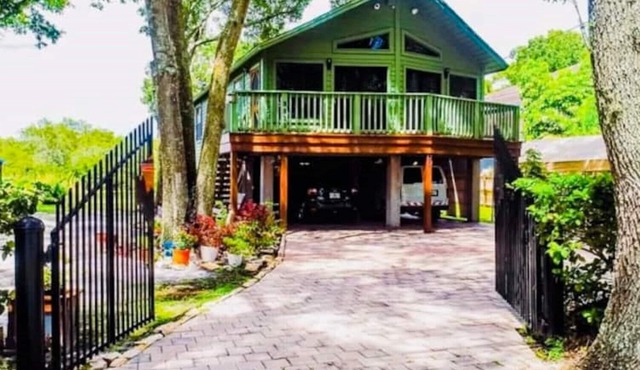 THE LAKE HOUSE