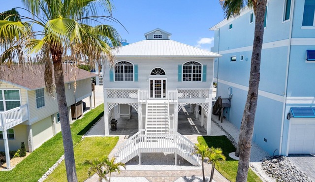 The Perfect Beach Getaway! 2-Bedroom & 2-Bath Home | Sleeps 7