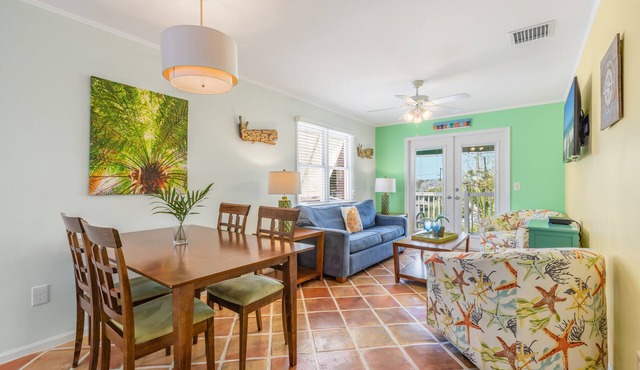 THE QUARTERDECK ~ Colorful & Comfy 2nd Floor 2Ba/1Ba Shipyard Unit!