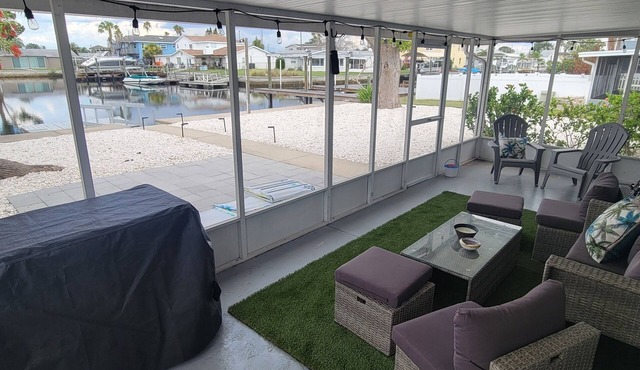 The Seaside Retreat - 2BR home with floating dock with Direct Gulf Access