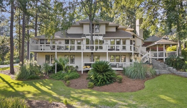 The Tree House - 7 Bdr Luxury Lakefront Masters Retreat in Evans