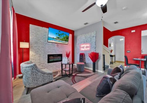 Themed Resort Home 15 min drive to Disney