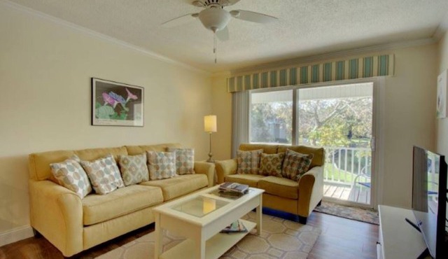 Thinking about Labor Day or Fall Break? Who needs leaves-Ocean Breeze for you! in Saint Simons Island