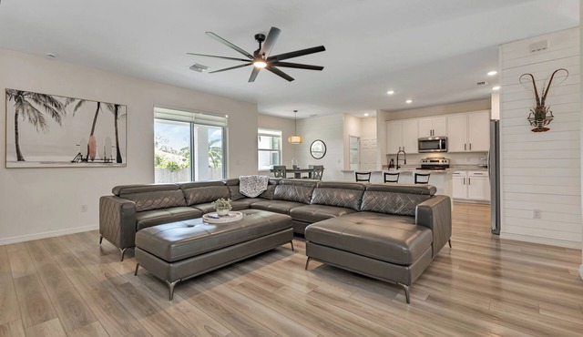 This modern spacious and well decorated space is the ideal place to relax! in Port Charlotte