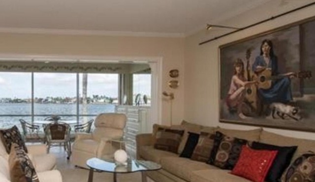 Three Bedroom Bayfront Retreat Near the Beach in Naples