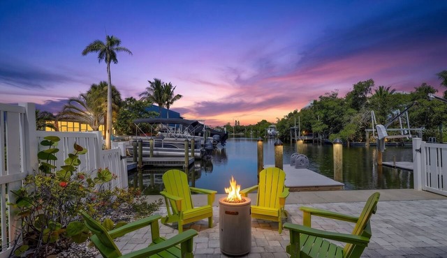 Tides & Turtles · Canal Dock · Waterfront in Holmes Beach