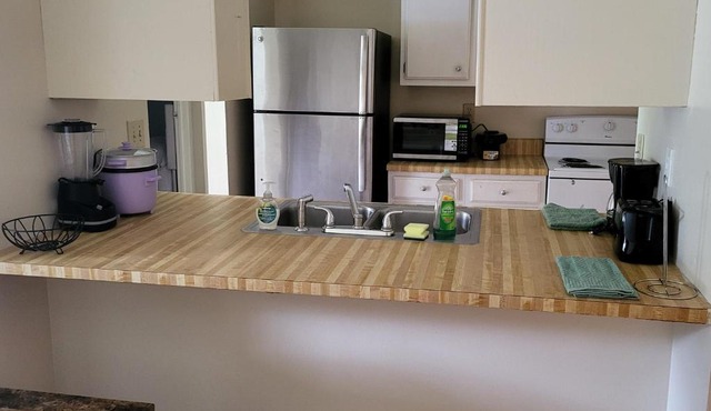 Tiny Cute Home 9 miles from Stone Mountain Park in Snellville
