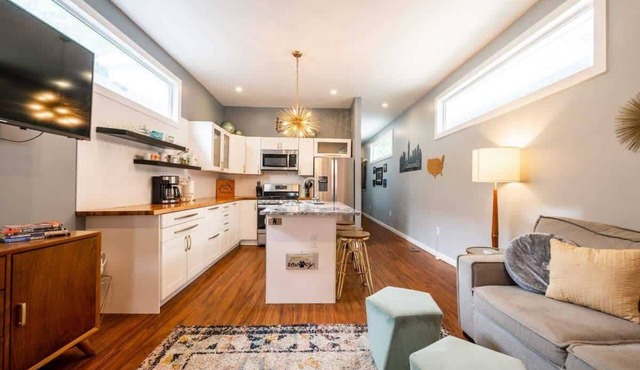 Tiny Home | King Bed | Patio | BBQ in Indianapolis