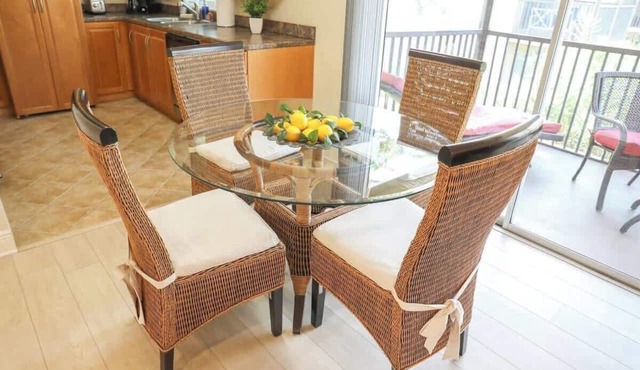 Top Balcony, Pool, 5 min to Beach @Sunnyside Palms