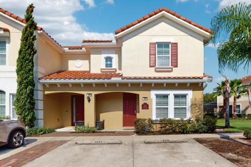 Townhome with private pool in Solterra resort, ADA friendly
