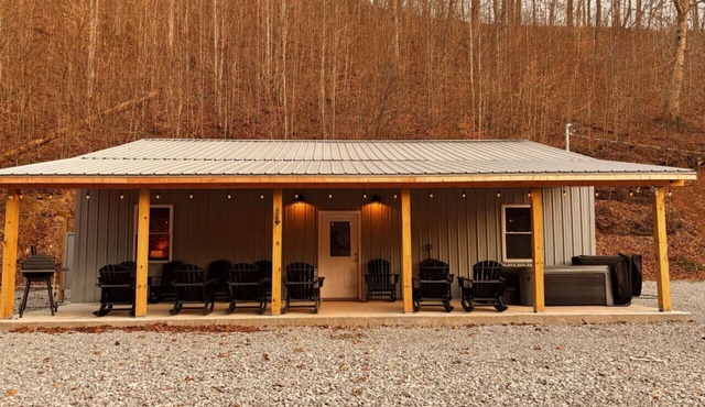 Trailside ATV Lodge #E | 3BR | Sleeps 14 | Hot Tub in Red Jacket