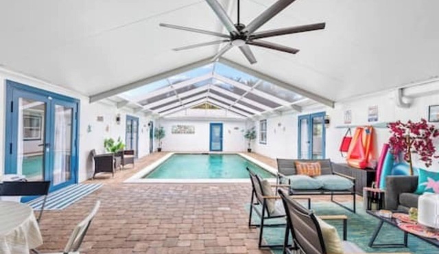 Tranquil 1-acre 1-bed 1ba pool cottage attached to main rental home near beaches in Englewood