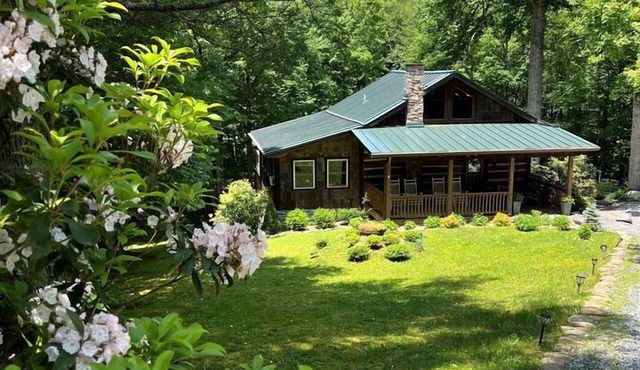 Tranquil Mountain Escape with Outdoor Decks, Fireplace & Scenic Charm in Blowing Rock, North Carolina in Blowing Rock
