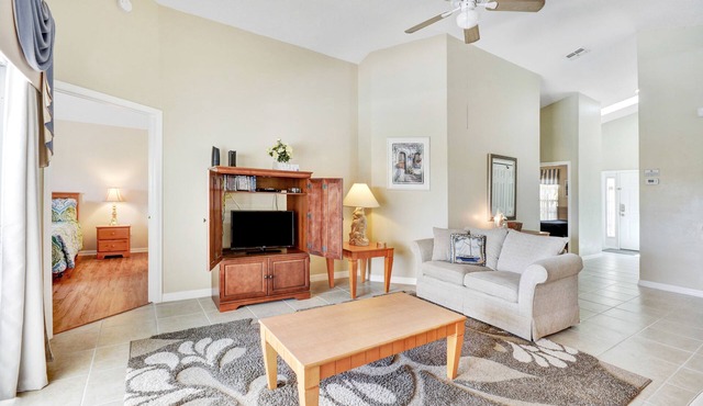 Tranquil Pool Retreat near Disney, Shopping, and dining - two master bedrooms