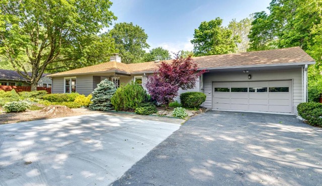 Tree-Lined Indianapolis Home ~ 10 Mi to Downtown! in Indianapolis