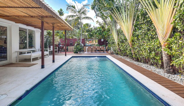 Tropical backyard w/pool: 10 min from Miami Beach! in Miami