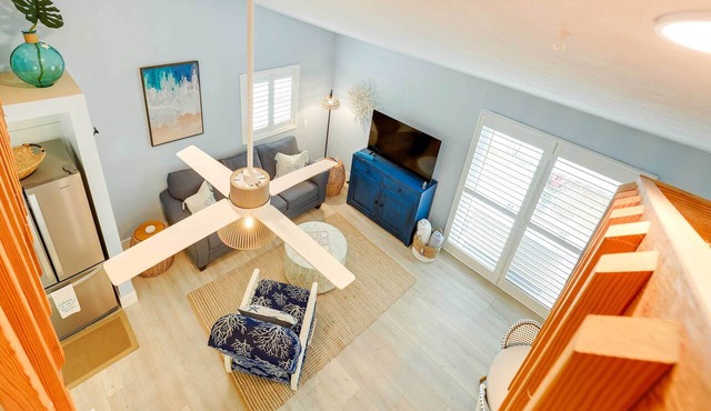 Tropical Cottage < 2 Mi to Hobe Sound Beach!