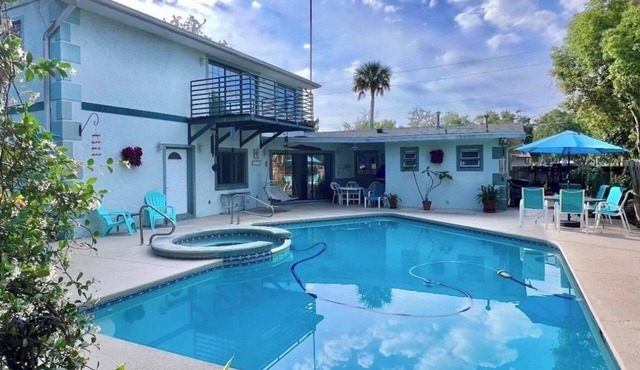 Tropical Riverside Oasis with Private Pool Near drive-on beach & river access in Edgewater