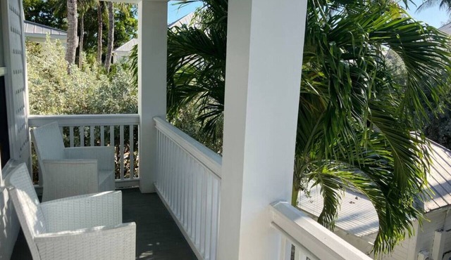 Truman Annex Townhome w/pool Key west