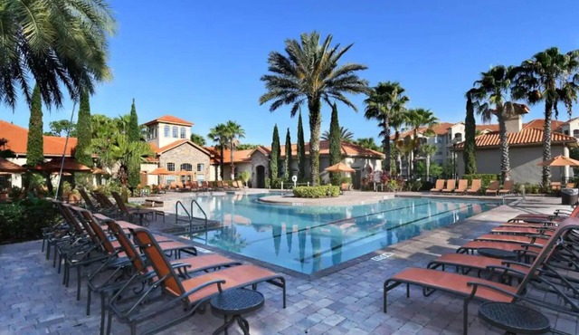 Tuscan Villa 3br/2ba Bldg 1 beside pool with hot tub near Disney and Golf