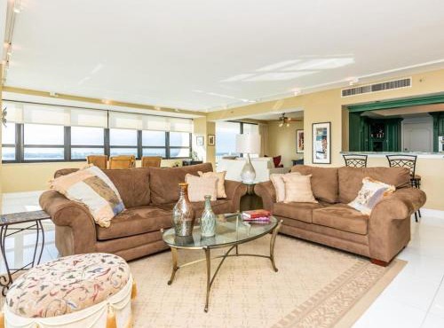 Two Bedroom Corner Condo with Three Private Terraces