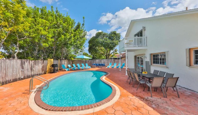 Two Luxury Villas - Private Pools - Large Groups