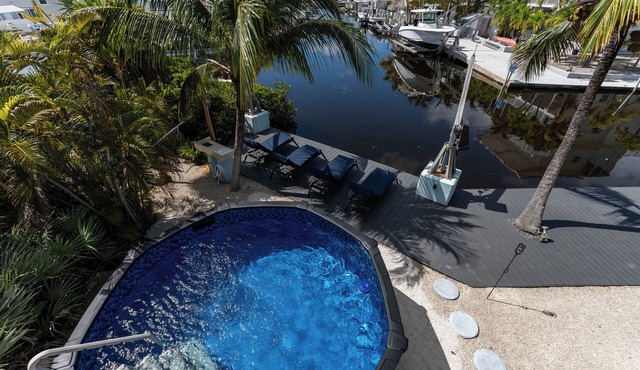 Ultimate Experience W/Services, Fishing & Pool!