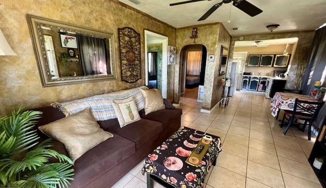 UNIT B · Lakeside Boho Bungalow in Windermere, 1GB WiFi