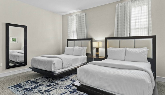 Unwind and Recharge! 3 Amazing Rooms w/Balcony | Close to Miami Int'l Airport