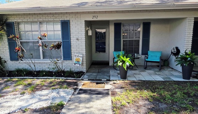Updated Safety Harbor Villa Walk to downtown and Philippe Park Pet friendly in Safety Harbor