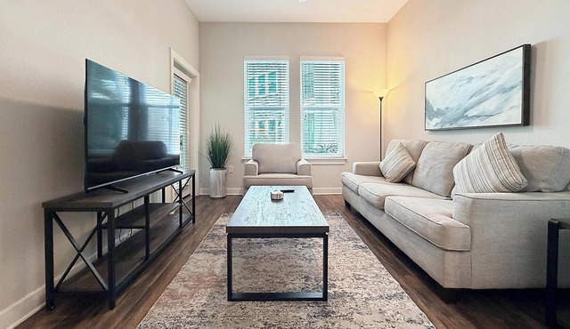 Upscale 1 BR Apt in Westshore, Courtyard Views