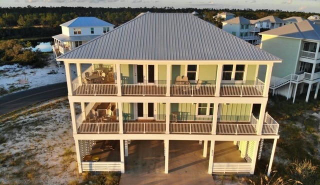 Upscale, Easy Beach Access, Pools & Pickleball