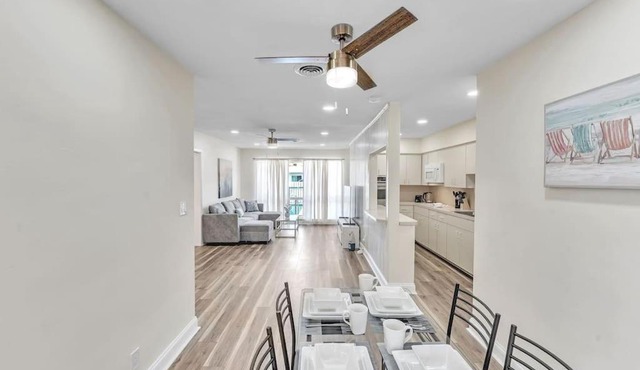 Vacation 1BD unit Pool BBQ Parking Close to Beach