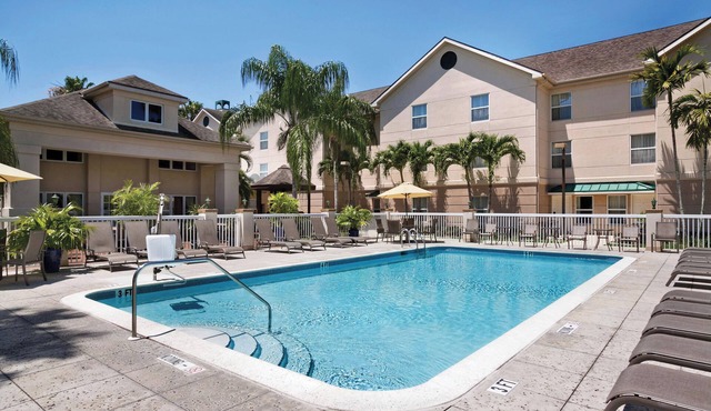 Vacation Starts Here! Outdoor Pool and BBQ Facilities, Near Fish Tale Marina!