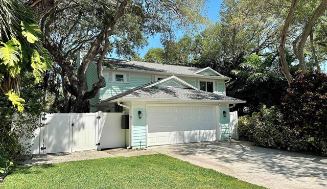 Vero Oaks (Stroll to beach + Mini Golf + Jacuzzi)