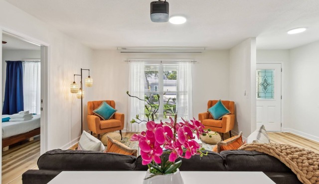 Versailles Garden Estate 5 Bed, 3 Bath