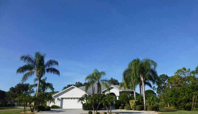 Very Large and Private 4-bedroom house with AC, WiFi in marvelous Rotonda West in Rotonda West
