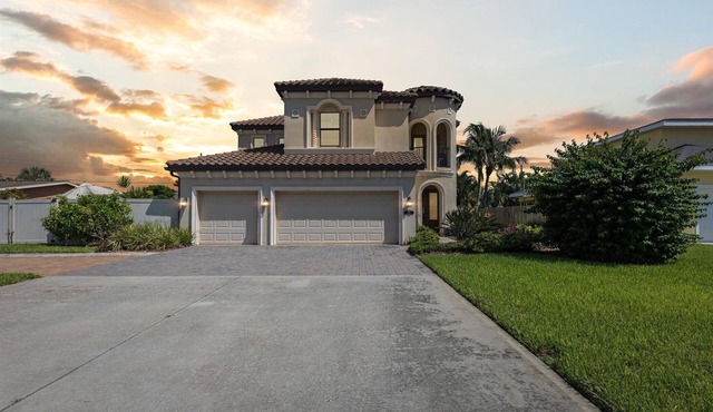 Very Short Walk to Beautiful Beach - Heated Pool, Seasonal in Indialantic in Indialantic