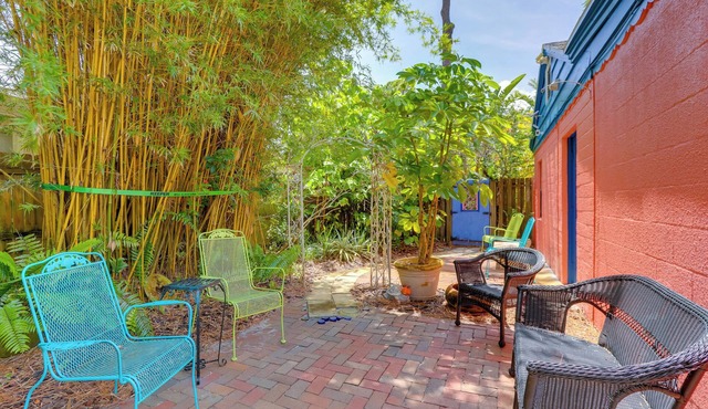 Vibrant Studio in Gulfport’s Marina District!