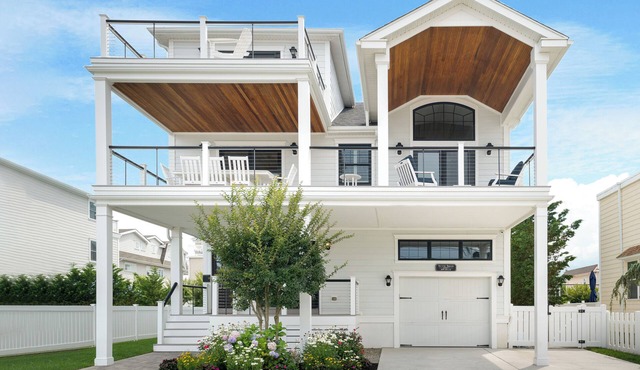 Victory Breeze - 7 bedroom - Luxury End Home - Ocean Views - Pool - Avalon, NJ in Avalon