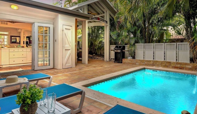 *VILLA PARADISO @ CASA EAST* Home & Pool + Last Key White Glove Service.