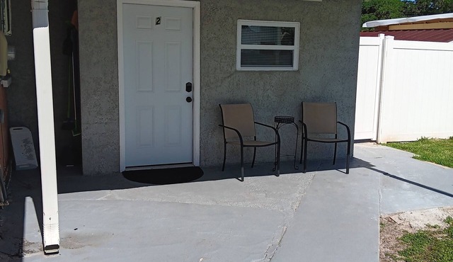 Villa Paris apartment#2 close to airport, hospital, stadium, market, store in Tampa