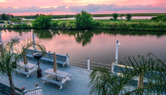 Villa w/Waterfront Deck: 23 Mi to Bourbon Street!