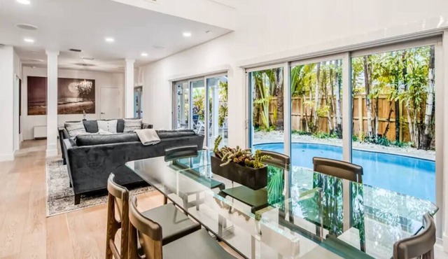 Walk to Las Olas~ Beach Nearby~ Private Htd Pool