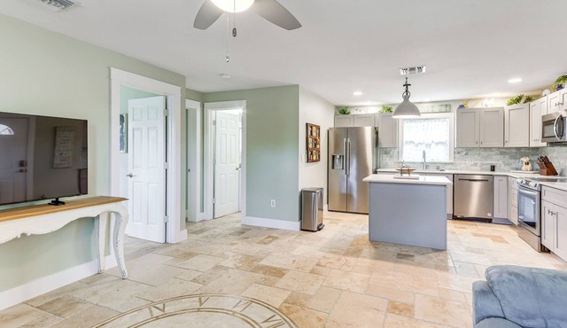 Walk to Parks, Eats & Bars: Stuart Home w/Patio