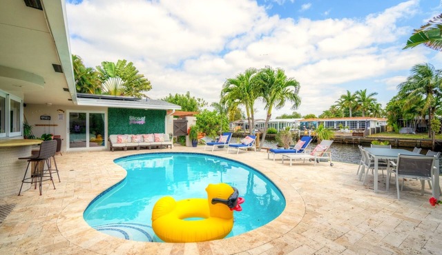 Waterfront 3BR Oasis Heated Pool & Kayaks