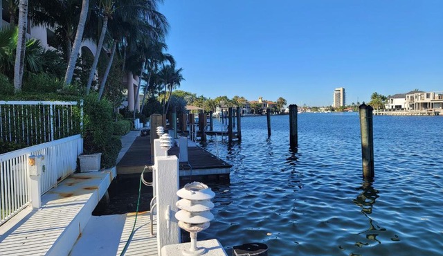 Waterfront- 4 BR 3 Bath, intercostal,pool,5 min walk to beach-8