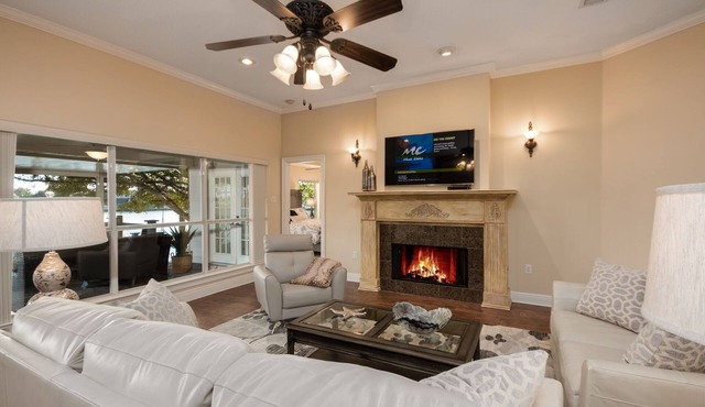 Waterfront 5BR Retreat 114 Near the French Quarter & New Orleans w/Boat Dock