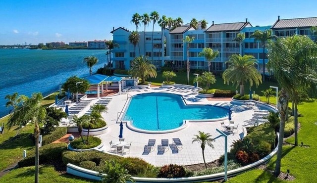 Waterfront Boca Ciega Bay with sunset views - 2 BR, 2 Baths