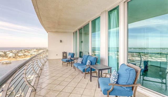 Waterfront condo near beach with wet bar & shared indoor pool & hot tub